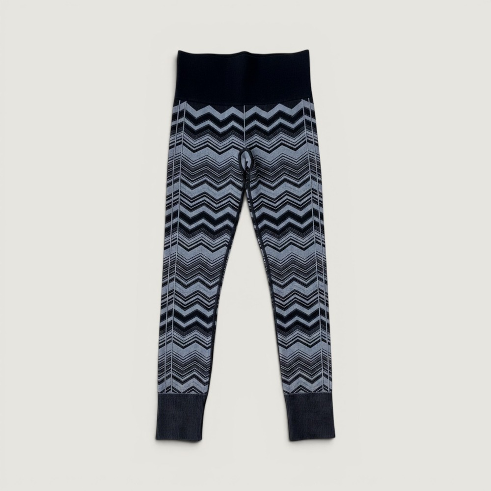 Lululemon Ebb to Street Pant Women Size 2 Grey Black Chevron Zig Zag Legging